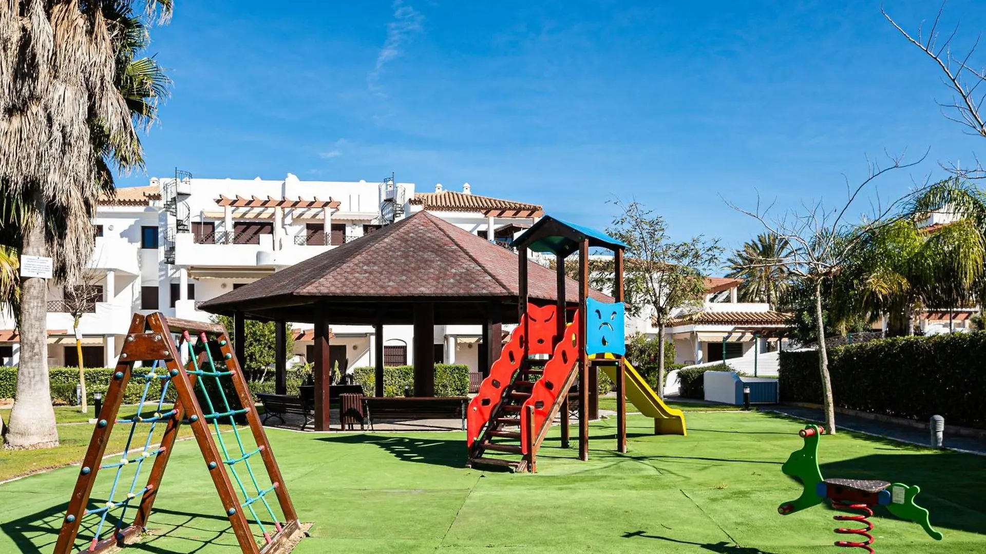 Apartamento Familiar Muy Soleado Cerca De La Playa Y Parking Incluido Chiclana de la Frontera