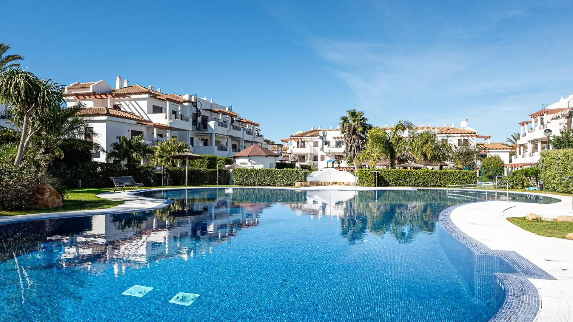 Apartamento Familiar Muy Soleado Cerca De La Playa Y Parking Incluido contacts